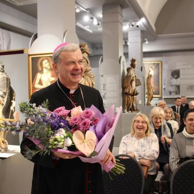 944b7e87 81b3 4a6f 8b95 68ba8e399ea4